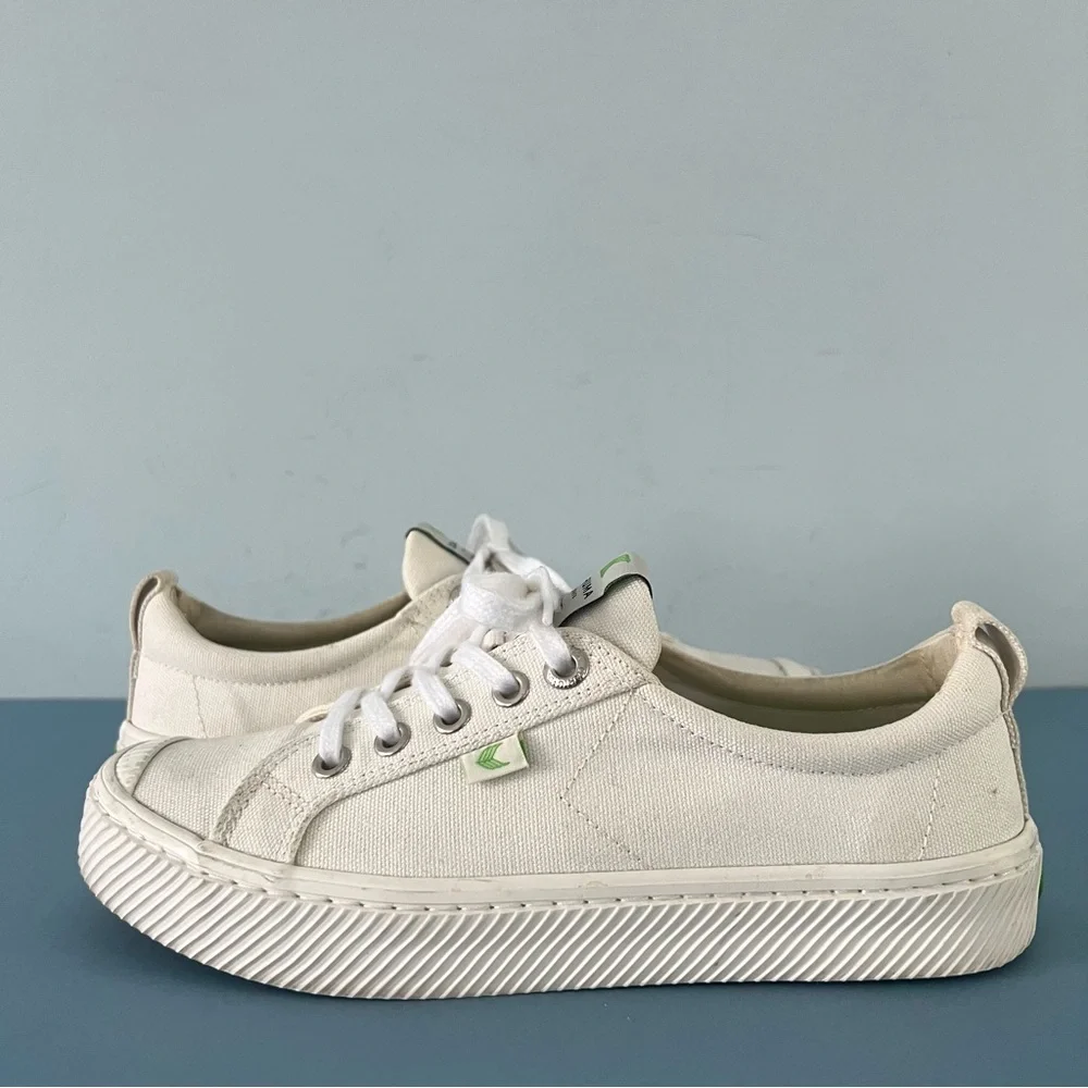 Cariuma‎ OCA Low Off-White Canvas Lace Up Sneakers
